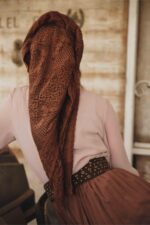 ⁦מטפחת LACE קרמל⁩ – תמונה ⁦4⁩